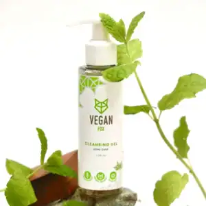Vegan Gesichtsreinigungsgel mit Minze und natürlichen Inhaltsstoffen.