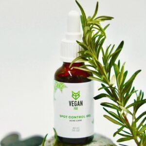 Vegan Spot Control Gel gegen Akne mit natürlichen Inhaltsstoffen.