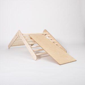 Montessori Kletterdreieck mit Rampe aus Holz für Kinder.